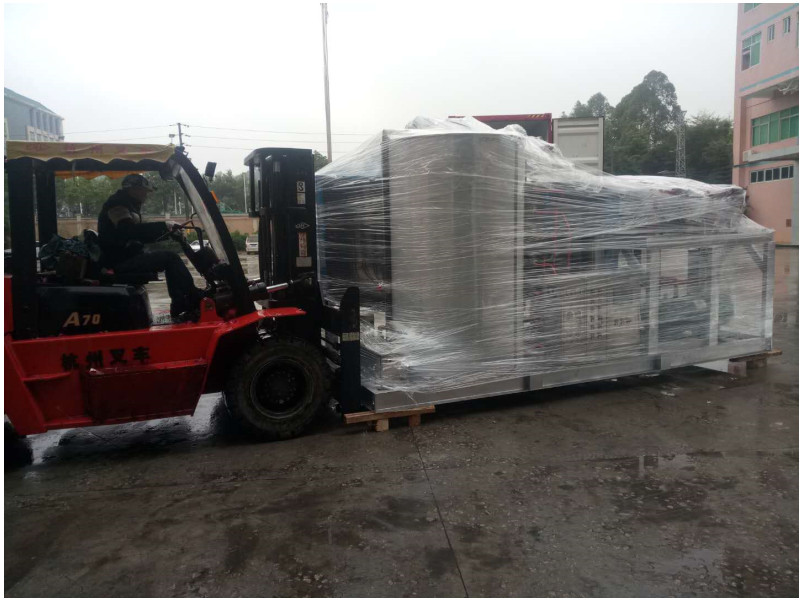South American customers customized daily output of 15 tons of sheet ice machine, air cooling system, Bitzer compressor loading completed.