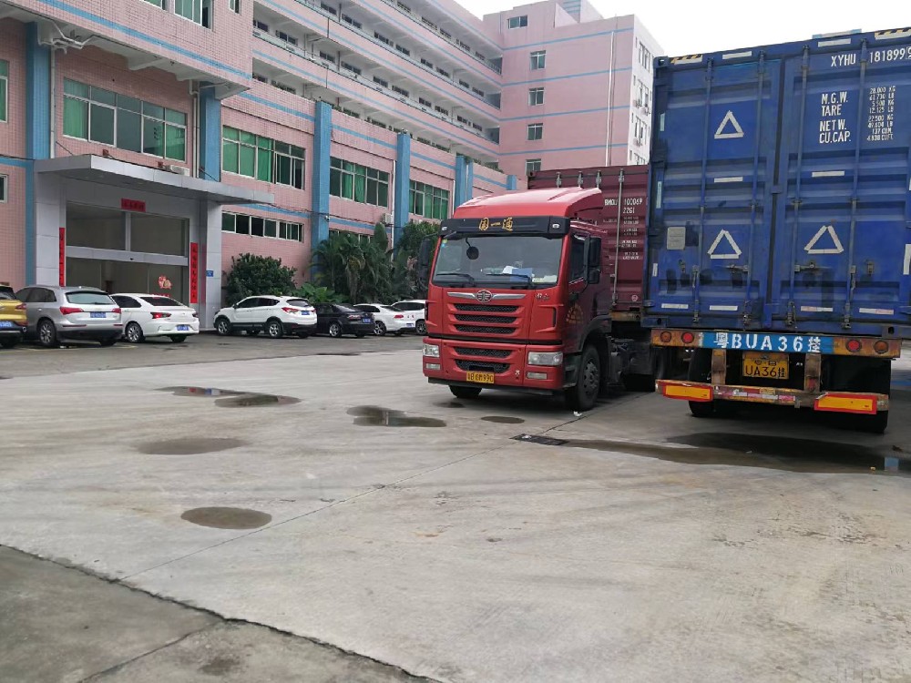 Brazil customer customized daily output of 20 tons of air-cooled sheet ice machine loading