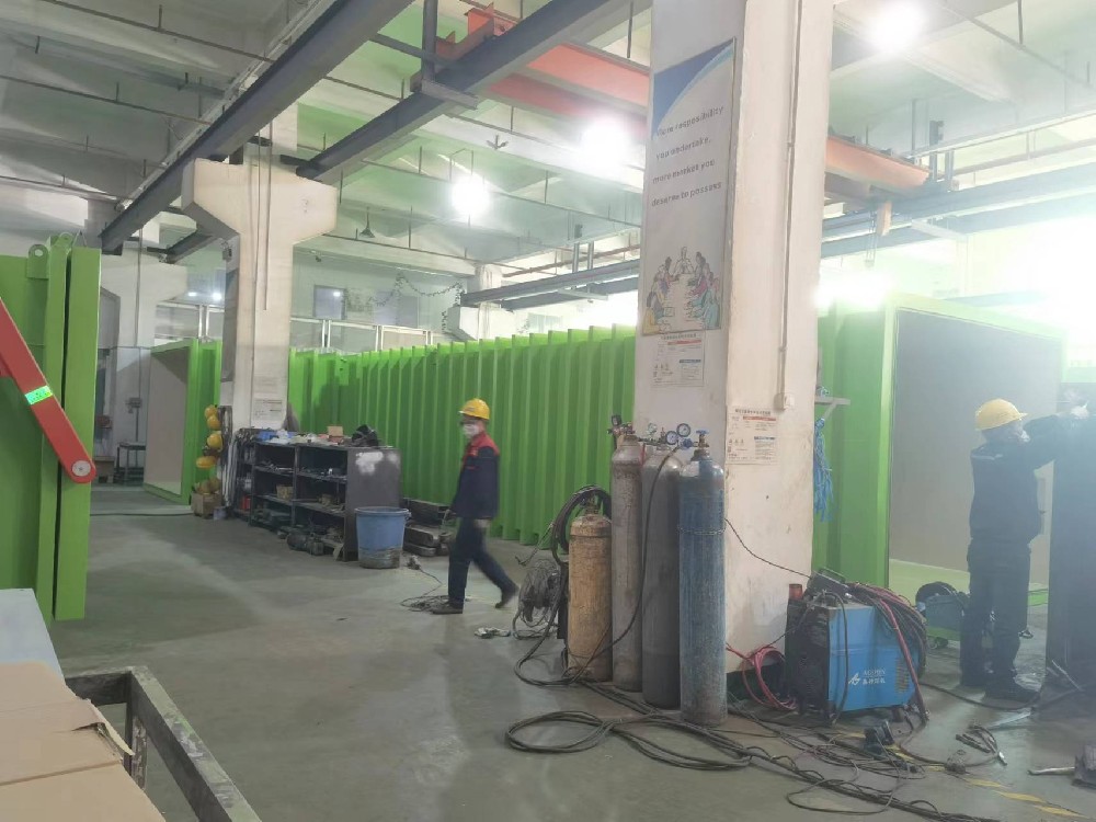 Fruit and vegetable vacuum precooling locomotive in the casting of a large number of equipment, the world's super large vacuum precooling machine, box depth of more than 10 meters!