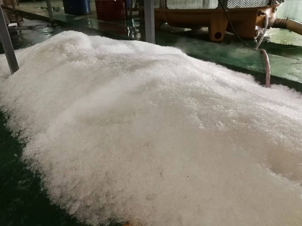 The whole process of adding ice to vegetables before transportation and packaging.