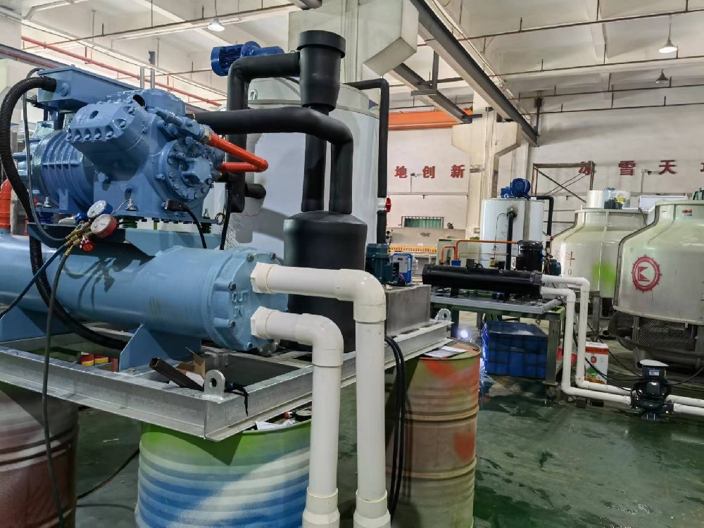 Domestic seafood preservation project, tailor-made daily output of 4 tons of sheet ice machine commissioning completed ready to ship.