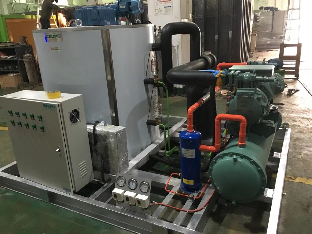 The daily output of 10 tons of sheet ice machine shipped to the Middle East.