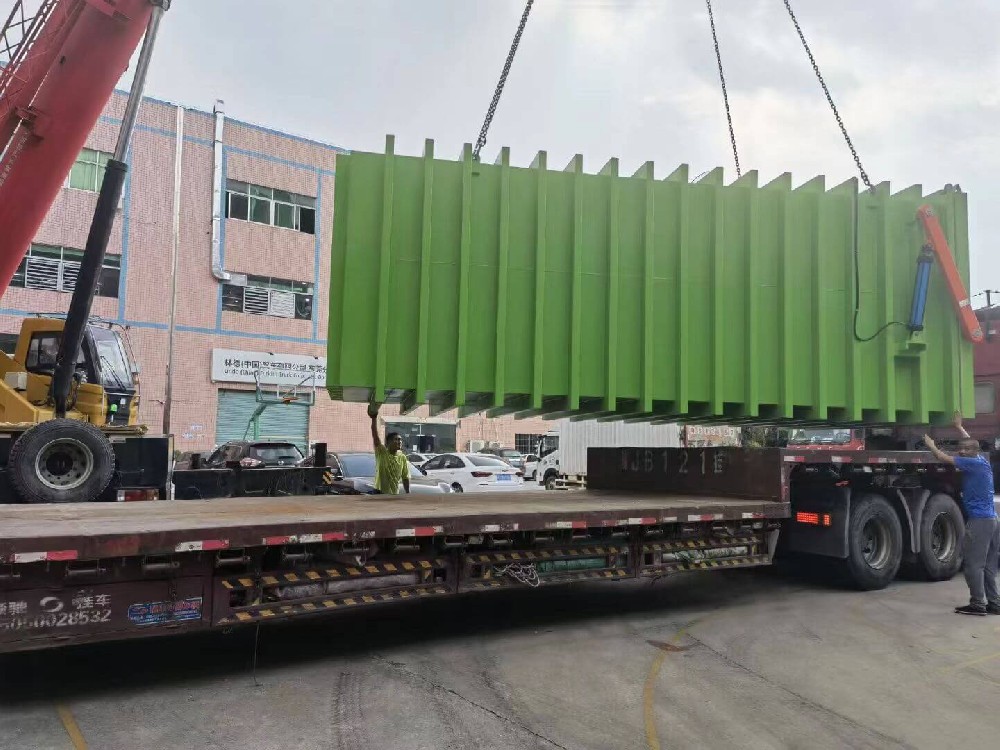 Each processing capacity of 6 tons 12 cards fruit and vegetable vacuum precooler, continue to be shipped to the largest base of Shanghai Qing Cao County, Shandong Province, our high-end vacuum precooler market share of more than 90% there! Our equipment energy saving, with the core technology of the three-level cooling system, cooling fast time is short, water treatment of leaf vegetables, long shelf life is not perishable.