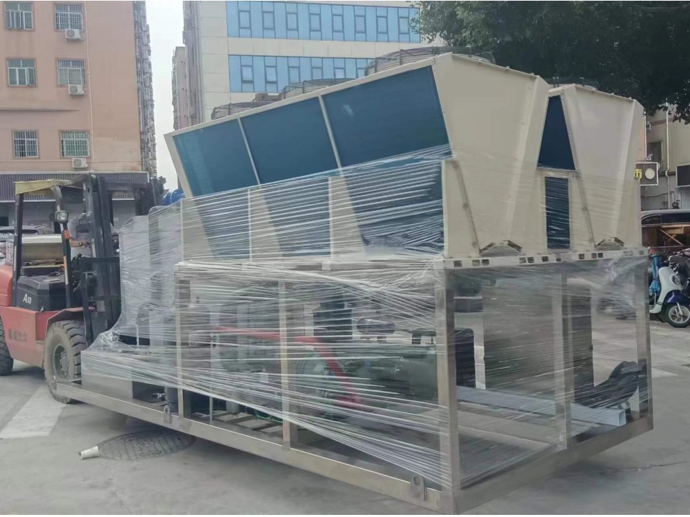 Customized V air cooling system for South American customers, Germany Bitzer screw head, daily output of 15 tons of sheet ice machine container export