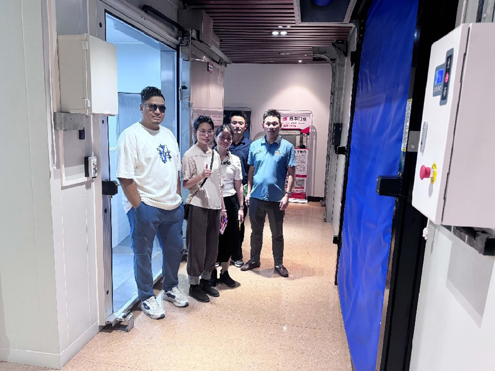 Take the client on a tour of our cold storage project today！