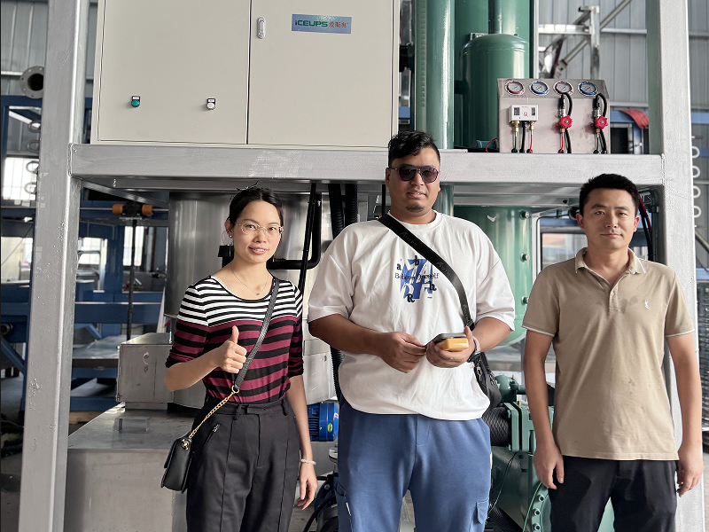 Customer came to visit our factory of tube ice machine today!